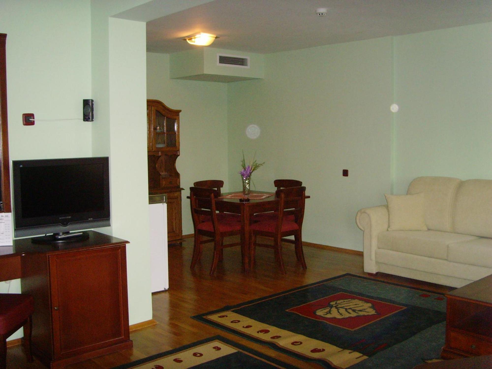 Meridian Hotel Bolyarski Veliko Turnovo Bagian luar foto
