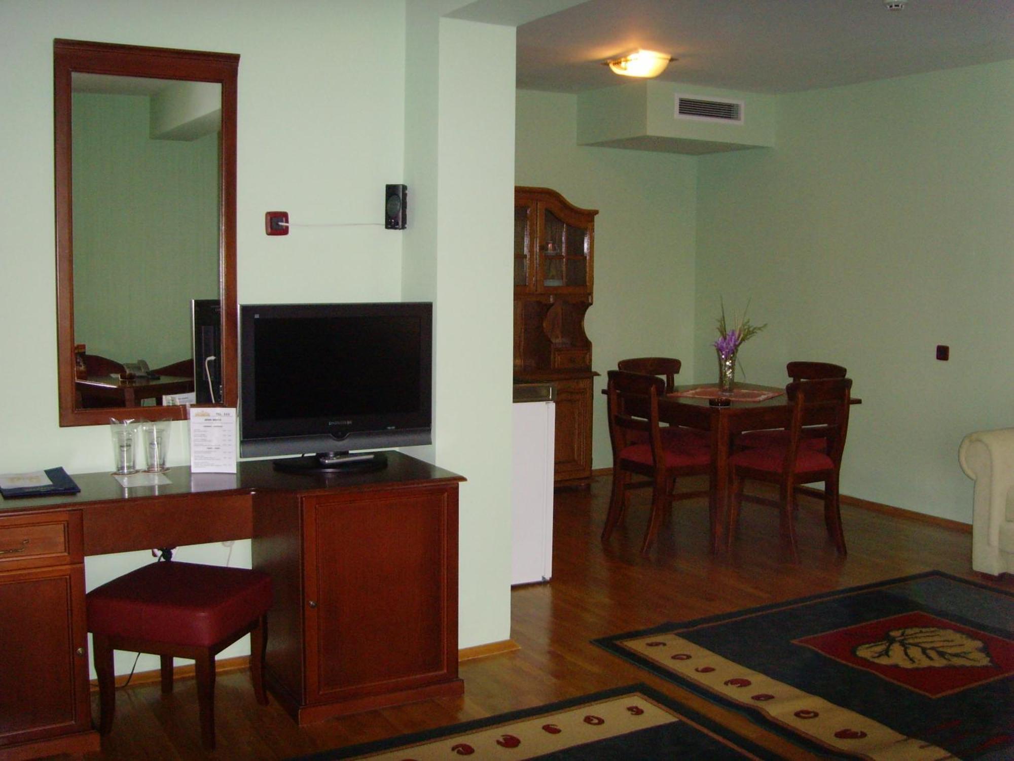Meridian Hotel Bolyarski Veliko Turnovo Bagian luar foto