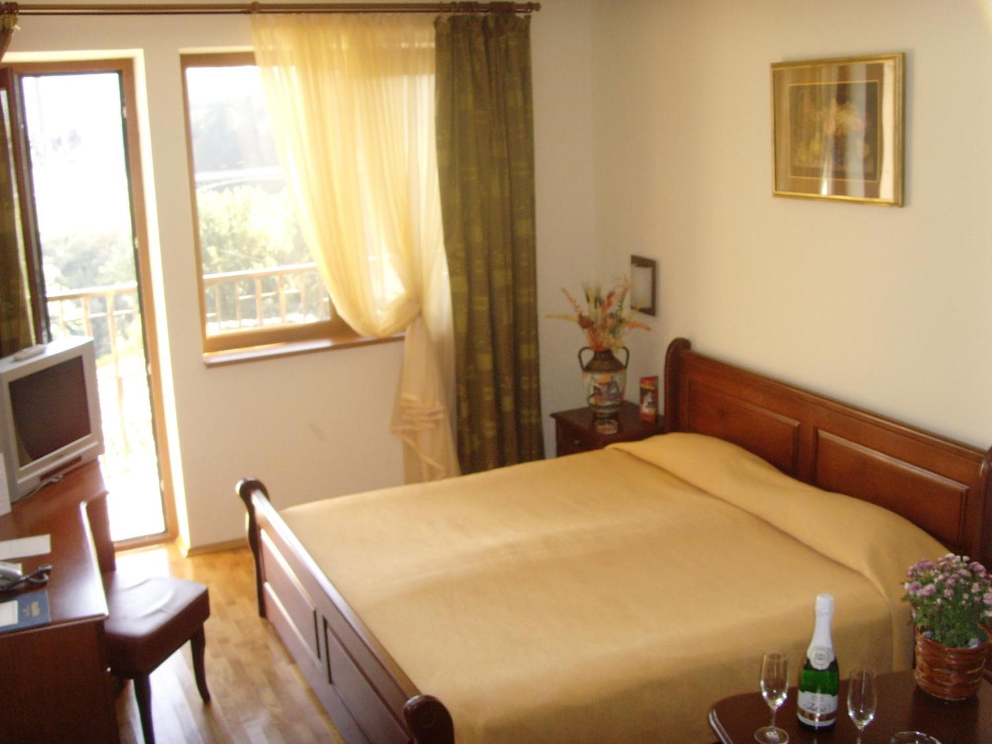 Meridian Hotel Bolyarski Veliko Turnovo Bagian luar foto